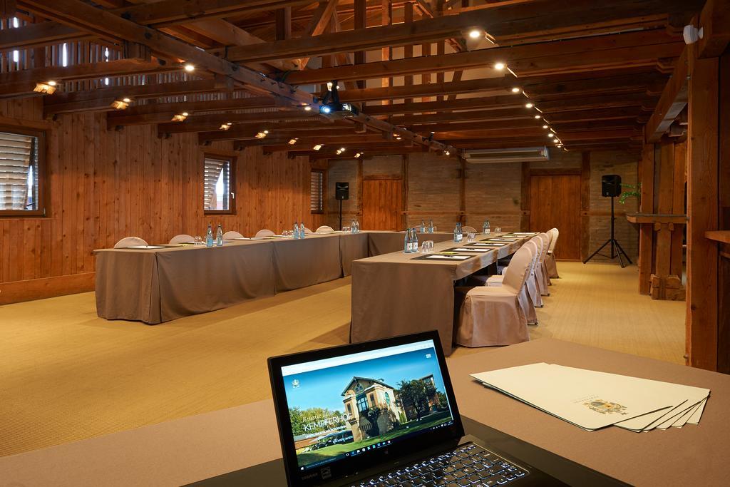 Le Kempferhof Golf et Château-Hôtel Plobsheim Eksteriør billede